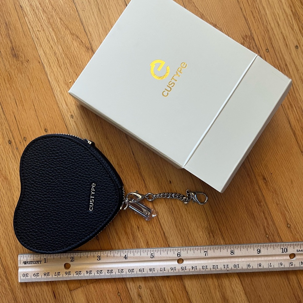 CUSTTYPE Black Heart Coin Pouch Keychain